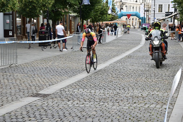 促使整个联 促使整个联